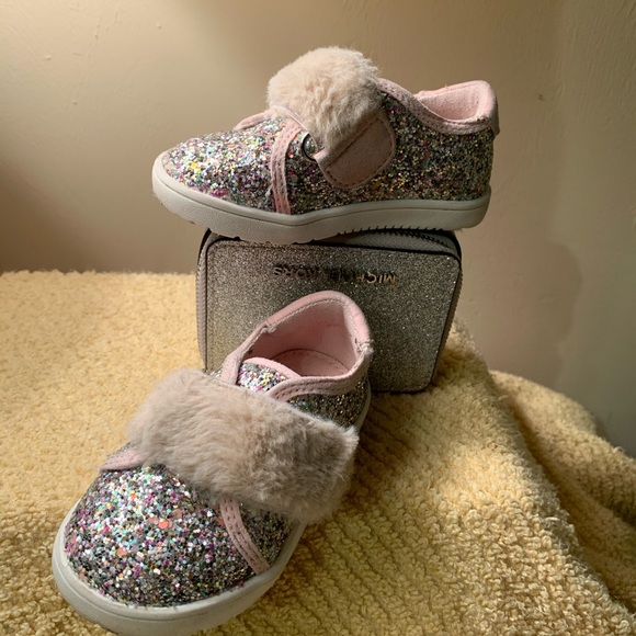 Shoes - Picture 6 of 6